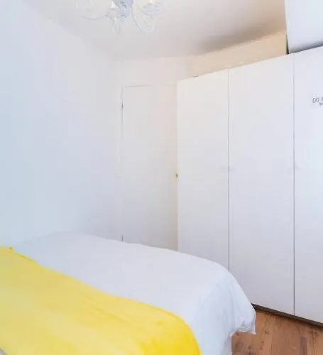 A2j Luxury 3br Bgc Loft Near Malls And Airport Apartment