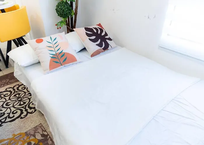 A2j Luxury 3br Bgc Loft Near Malls And Airport