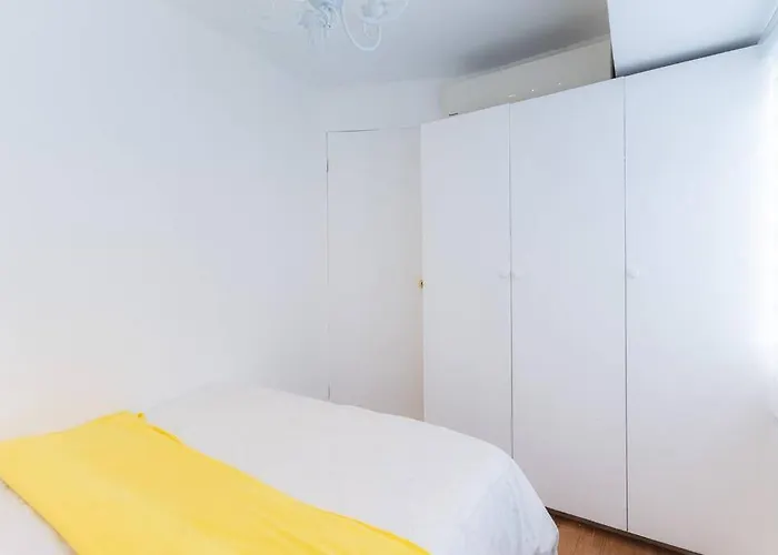 Apartment A2j Luxury 3br Bgc Loft Near Malls And Airport *