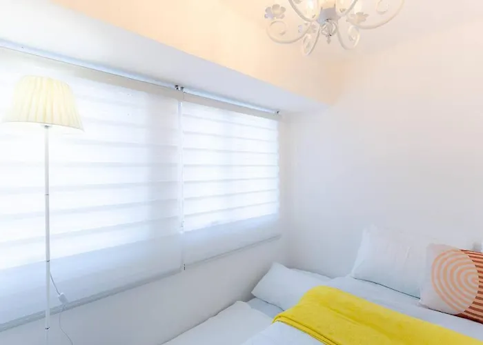 A2j Luxury 3br Bgc Loft Near Malls And Airport Apartment