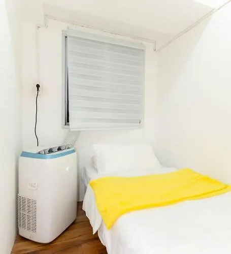 Apartment A2j Luxury 3br Bgc Loft Near Malls And Airport *