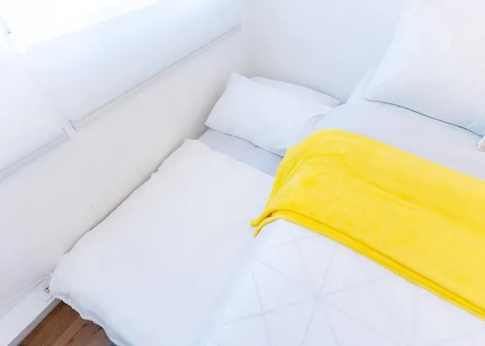 A2j Luxury 3br Bgc Loft Near Malls And Airport * Manila