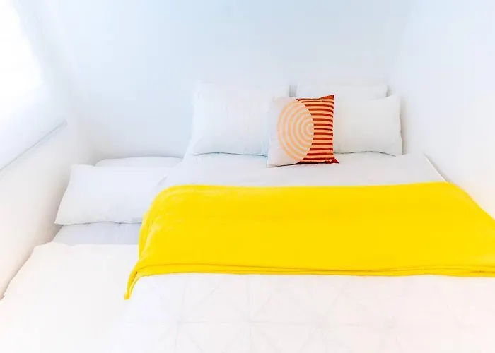 A2j Luxury 3br Bgc Loft Near Malls And Airport Apartment Manila